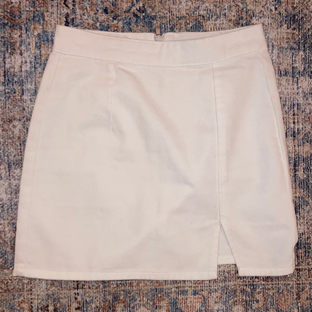 F21 white mini skirt